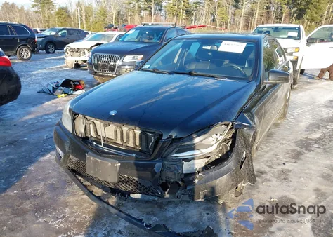 2013 Mercedes-Benz C 300 Sport 4Matic из США, поврежденный, VIN WDDGF8AB9DG077089